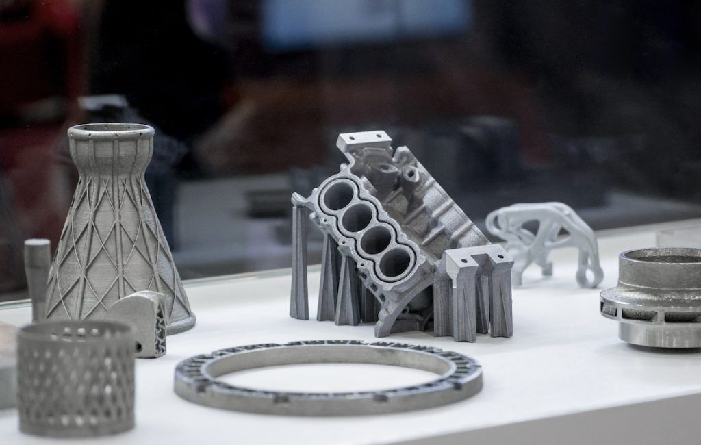 Cường Thái Group (CT3D Group) là đơn vị tiên phong trong lĩnh vực công nghệ 3D, tạo mẫu nhanh và thi công sản phẩm composite – FRP tại Việt Nam, với hơn 1.200+ dự án hoàn thiện cho khách hàng doanh nghiệp trong và ngoài nước. Hệ sinh thái dịch vụ toàn diện của chúng tôi được phát triển xoay quanh 5 trụ cột chính: dịch vụ quét 3D – thiết kế ngược – thiết kế kiểu dáng công nghiệp – in 3D công nghiệp – thi công composite và tượng đài. Với hệ thống máy quét 3D công nghiệp độ chính xác ±0.02 mm, Cường Thái Group cung cấp dịch vụ scan 3D, dịch vụ quét 3D cho các ngành cơ khí, ô tô, mỹ nghệ và y tế, giúp doanh nghiệp rút ngắn 70% thời gian phát triển sản phẩm. Từ dữ liệu quét, đội ngũ kỹ sư của chúng tôi tiến hành thiết kế ngược (Reverse Engineering), tái tạo mô hình CAD để phục vụ gia công CNC, in 3D kim loại hoặc đúc khuôn silicon. Song song đó, dịch vụ thiết kế theo ý tưởng và thiết kế kiểu dáng công nghiệp của CT3D Group giúp hiện thực hóa ý tưởng sáng tạo thành sản phẩm thương mại – từ phác thảo nghệ thuật, mô hình 3D, tách khuôn, đến bản vẽ kỹ thuật tiêu chuẩn quốc tế. Chúng tôi đã hợp tác với hơn 150 đối tác chiến lược trong lĩnh vực thiết kế và sản xuất, bao gồm các doanh nghiệp tại Việt Nam, Nhật Bản, Singapore, UAE và châu Âu. Trong mảng sản xuất và thi công, Cường Thái Group sở hữu năng lực vượt trội về sản phẩm decor, sản phẩm poly stone, sản phẩm poly resin, cùng thi công lô gô công ty, công trình composite (FRP) và thi công tượng đài với kích thước từ 30 cm đến 12 m. Mỗi công trình được đảm bảo độ bền cơ học cao, khả năng chống tia UV và chịu thời tiết khắc nghiệt đến 10 năm. Nhờ tích hợp toàn bộ quy trình “Từ ý tưởng → Thiết kế → Quét 3D → Tạo mẫu → Sản xuất → Thi công → Hoàn thiện”, Cường Thái Group (CT3D Group) trở thành đối tác tin cậy của hơn 300 doanh nghiệp, cam kết mang lại giải pháp kỹ thuật – thẩm mỹ – thương hiệu toàn diện, giúp khách hàng tối ưu chi phí và nâng tầm giá trị sản phẩm Việt trên thị trường quốc tế.