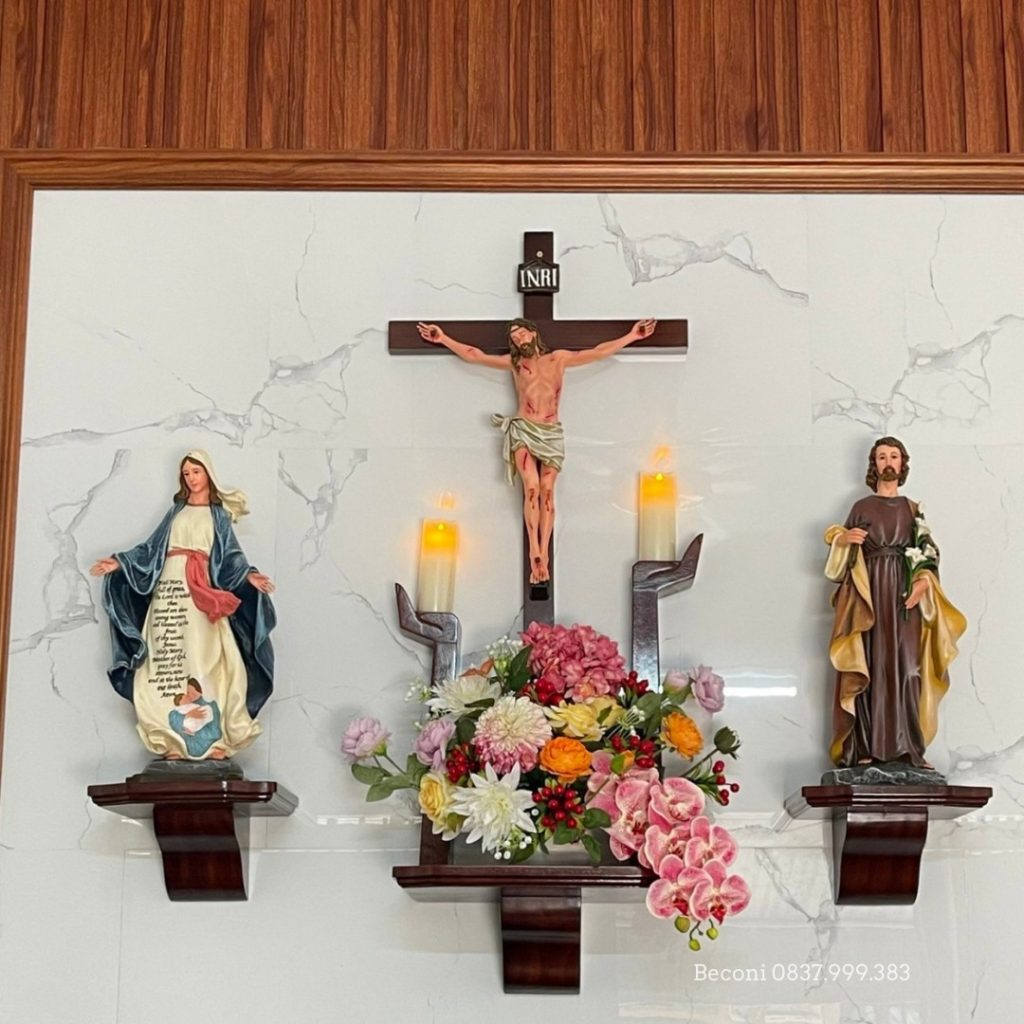 Mẫu Bàn Thờ Công Giáo ( Bàn Thờ Chúa, Bàn Thờ Thiên Chúa và Bàn Thờ Gia Tiên) mẫu đẹp được Beconi Việt Nam chế tác. Lắp đặt và thi công cho khách hàng ở Hà Nội, ở Tp Hồ Chí Minh (TPHCM), Đồng Nai, Đà Nẵng, Cần Thơ, Đắk Lắk … hỗ trợ giao tận nơi và luôn miễn phí chi phí vận chuyển.