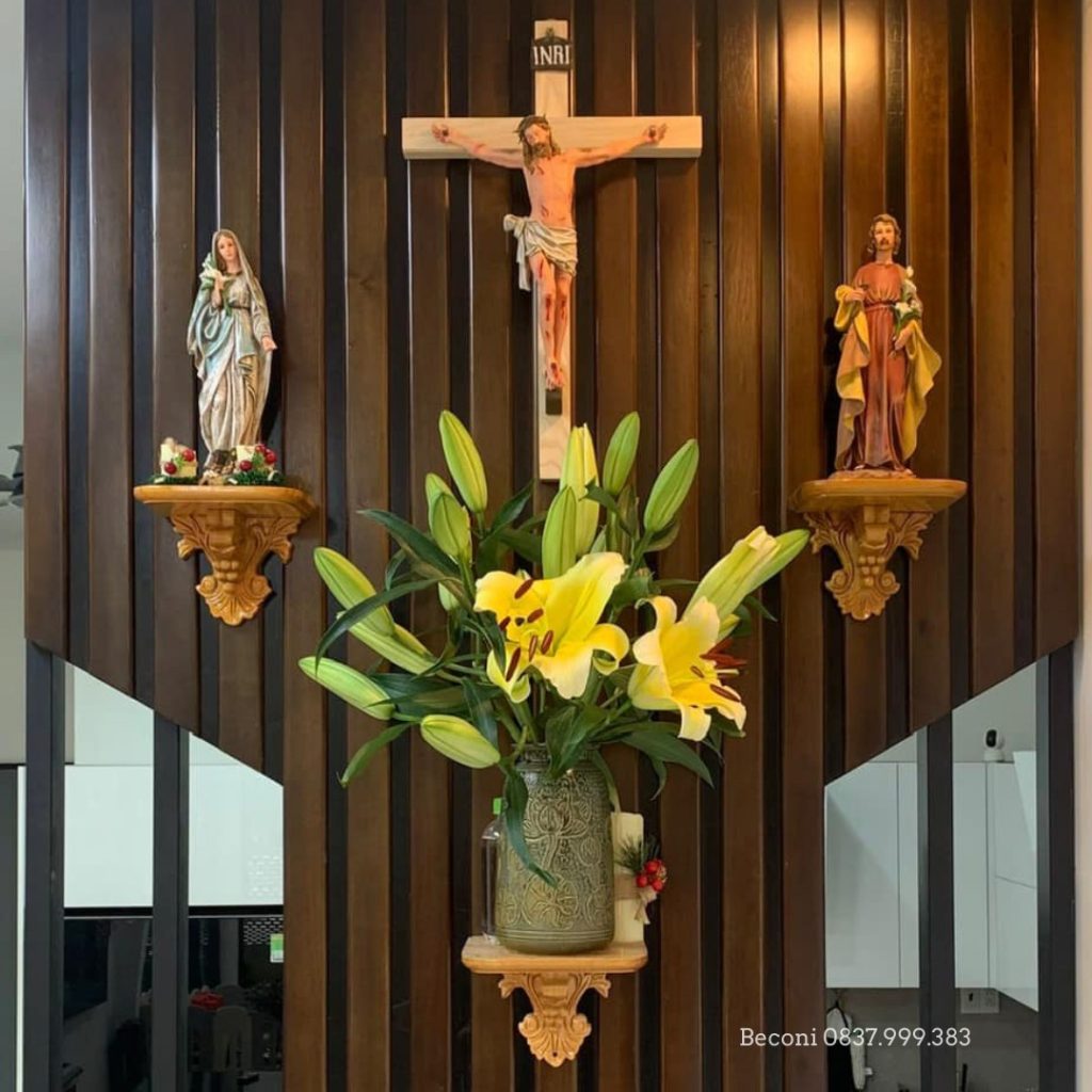 Bàn Thờ Công Giáo phòng khách gia đình ở Đắk Nông