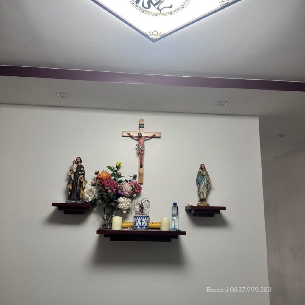 Bàn thờ Thiên Chúa của gia đình tại Quảng Ninh