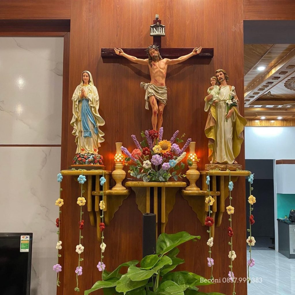 Mẫu Bàn Thờ Công Giáo ( Bàn Thờ Chúa, Bàn Thờ Thiên Chúa và Bàn Thờ Gia Tiên) mẫu đẹp được Beconi Việt Nam chế tác. Lắp đặt và thi công cho khách hàng ở Hà Nội, ở Tp Hồ Chí Minh (TPHCM), Đồng Nai, Đà Nẵng, Cần Thơ, Đắk Lắk … hỗ trợ giao tận nơi và luôn miễn phí chi phí vận chuyển.
