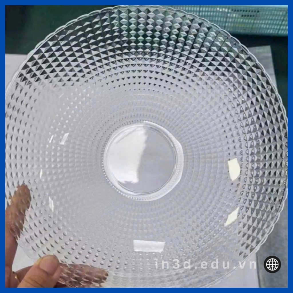 Công nghệ in 3d trong suốt đang được ứng dụng rộng rãi trong ngành công nghiệp, kiến trúc, thiết kế sản phẩm, y tế và nghệ thuật, mang lại hiệu quả nổi bật trong việc chế tạo mẫu, thử nghiệm ý tưởng và sản xuất các chi tiết có giá trị cao. Với đội ngũ kỹ sư giàu kinh nghiệm và hệ thống máy in hiện đại, Cường Thái Group luôn cam kết đem đến dịch vụ in 3D chính xác – nhanh chóng – chuyên nghiệp cho khách hàng trong và ngoài nước. Transparent 3D printing, In 3D trong suốt, Clear resin 3D printing, In 3D bằng nhựa trong suốt, High transparency resin, Nhựa độ trong cao, Crystal clear 3D print, In 3D pha lê trong suốt, SLA clear resin printing, In 3D SLA nhựa trong, DLP transparent resin model, Mô hình resin trong suốt công nghệ DLP, Polished clear 3D object, Sản phẩm 3D trong suốt được đánh bóng, Optical-grade resin printing, In 3D bằng nhựa quang học, Transparent prototype printing, In mẫu thử trong suốt, 3D printed clear parts, Chi tiết in 3D bằng nhựa trong suốt .Cường Thái Group tự hào là đơn vị tiên phong tại Việt Nam trong lĩnh vực in 3D nhựa trong suốt cao cấp, với hơn 688+ dự án đã triển khai thành công. Chúng tôi mang đến giải pháp in 3D chất lượng cao, giúp tạo ra những sản phẩm có độ trong suốt vượt trội, bề mặt mịn và chi tiết sắc nét, đáp ứng cả nhu cầu thẩm mỹ lẫn kỹ thuật.