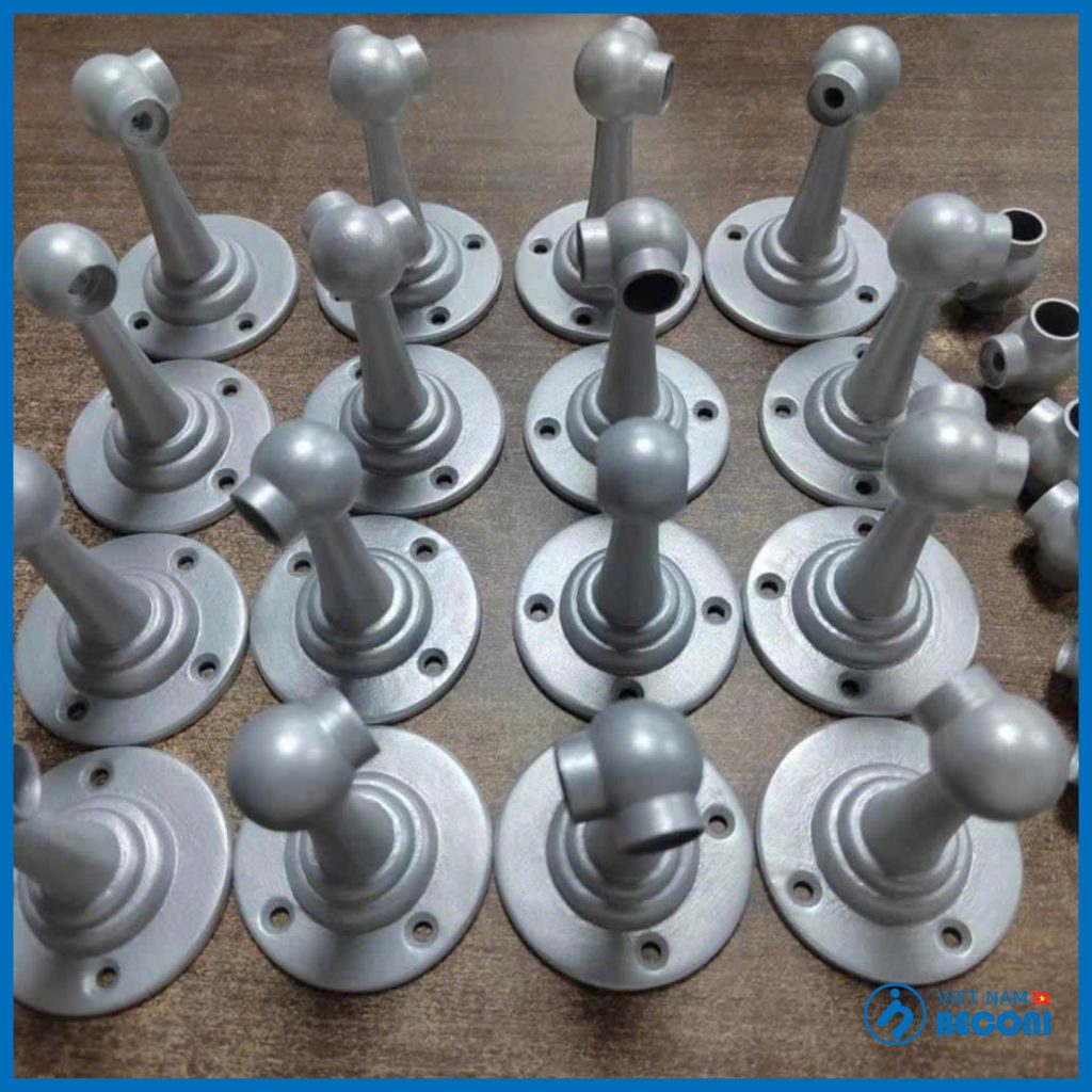 Cường Thái Group (CT3D Group) là đơn vị uy tín tại Việt Nam cung cấp dịch vụ in 3D kim loại đa dạng vật liệu, đáp ứng mọi nhu cầu từ nghiên cứu – tạo mẫu – sản xuất công nghiệp – y tế – hàng không – nghệ thuật. Với hơn 800+ dự án kim loại thành công và đội ngũ kỹ sư hơn 10 năm kinh nghiệm, CT3D Group mang đến giải pháp toàn diện từ thiết kế – mô phỏng – in ấn – xử lý bề mặt – kiểm định chất lượng theo tiêu chuẩn quốc tế. Công nghệ chủ đạo mà Cường Thái Group sử dụng là SLM (Selective Laser Melting) và DMLS (Direct Metal Laser Sintering) – những công nghệ in 3D kim loại tiên tiến nhất hiện nay. Hệ thống máy in công nghiệp của chúng tôi đạt độ chính xác ±0.02 mm, khổ in tối đa 250×250×300 mm, công suất laser 500 W, có thể in liên tục 24/7. CT3D Group hỗ trợ đa dạng vật liệu kim loại kỹ thuật cao, bao gồm: Thép không gỉ (316L, 17-4PH): độ bền cao, chịu ăn mòn, dùng trong cơ khí và y tế. Nhôm hợp kim (AlSi10Mg): nhẹ, tản nhiệt tốt, phù hợp cho hàng không và robot. Titanium (Ti6Al4V): tương thích sinh học, lý tưởng cho cấy ghép y tế và linh kiện chịu lực. Inconel 718 / 625: chịu nhiệt cao, dùng trong động cơ turbine và thiết bị năng lượng. Cobalt Chromium (CoCr): bền cơ học, dùng trong nha khoa và khớp nhân tạo. Nhờ khả năng in được cấu trúc lattice phức tạp, rỗng nhẹ và tối ưu khối lượng, dịch vụ in 3D kim loại của Cường Thái Group giúp doanh nghiệp giảm 60% thời gian gia công, tiết kiệm 30% chi phí vật liệu và rút ngắn chu kỳ phát triển sản phẩm. Bên cạnh in 3D theo file khách hàng, CT3D Group còn cung cấp dịch vụ thiết kế ngược, quét 3D, mô phỏng FEA, hậu xử lý (polish, sandblast, anod, heat treatment) – đảm bảo sản phẩm đạt chất lượng thẩm mỹ và kỹ thuật cao nhất. Với năng lực sản xuất quy mô công nghiệp và kinh nghiệm phục vụ hơn 200 đối tác trong và ngoài nước, Cường Thái Group (CT3D Group) khẳng định vị thế tiên phong trong lĩnh vực in 3D kim loại đa vật liệu tại Việt Nam, đồng hành cùng khách hàng trong hành trình đổi mới công nghệ và nâng tầm giá trị sản phẩm Việt. Cường Thái Group cung cấp dịch vụ 3d tại việt nam hà nội tphcm thủ đức Industrial 3D printing, In 3D công nghiệp, SLA 3D printing, In 3D SLA, Ultra fine 3D printing, In 3D siêu mịn, High precision 3D printing, In 3D độ chính xác cao, Resin 3D printing technology, Công nghệ in 3D resin, SLA resin prototype, Mẫu thử in 3D SLA, Industrial grade 3D printer, Máy in 3D công nghiệp, Smooth surface 3D printing, In 3D bề mặt siêu mịn, High resolution SLA printing, In 3D SLA độ phân giải cao, Professional 3D printing service, Dịch vụ in 3D chuyên nghiệp