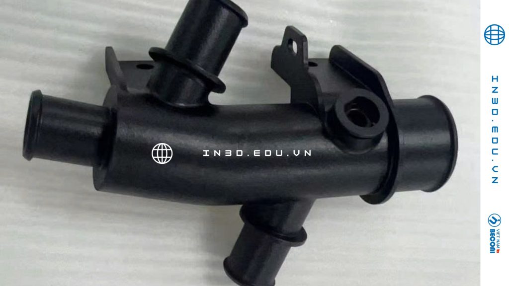 in 3d mjp nhựa pa 12 Dịch vụ in 3D MJP (Multi Jet Printing) của Cường Thái Group mang đến giải pháp tạo mẫu và sản xuất công nghiệp độ chính xác cao, sử dụng vật liệu PA12 – loại nhựa kỹ thuật bền, dẻo và chịu nhiệt tốt. Với công nghệ phun đa tia nhiệt (MJP) tiên tiến, quá trình in diễn ra nhanh, mịn và sắc nét đến từng chi tiết, phù hợp cho các doanh nghiệp trong KCN, khu chế xuất tại TP.HCM và các tỉnh công nghiệp lân cận. Dịch vụ in 3D vật liệu PA12 của Cường Thái Group không chỉ giúp rút ngắn thời gian phát triển sản phẩm mà còn mang lại bề mặt mịn, độ chính xác ±0.05 mm và độ bền cơ học vượt trội, đáp ứng tiêu chuẩn kỹ thuật trong các lĩnh vực cơ khí, điện tử, robot và hàng tiêu dùng cao cấp.