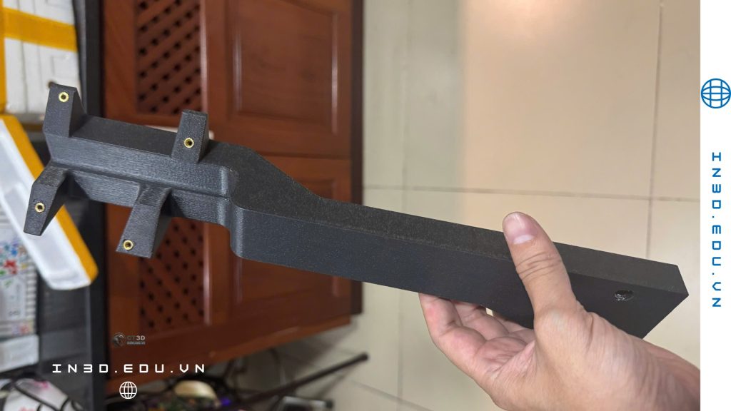 Trong bối cảnh doanh nghiệp cần rút ngắn chu kỳ phát triển sản phẩm (R&D) và tối ưu chi phí sản xuất, việc chuyển đổi nhanh từ bản vẽ 2D sang mô hình 3D và tạo mẫu thực tế trở thành yếu tố quyết định. CT3D Group cung cấp giải pháp trọn gói 2D → 3D → in 3D ABS → cấy ren kim loại, giúp biến ý tưởng kỹ thuật thành sản phẩm hoàn chỉnh chỉ trong vài ngày. Với kinh nghiệm hơn 12 năm trong lĩnh vực thiết kế – tạo mẫu – sản xuất, CT3D không chỉ đảm bảo độ chính xác kỹ thuật cao mà còn tối ưu cấu trúc chi tiết để tăng độ bền, khả năng lắp ráp và hiệu quả sử dụng thực tế. Đây là lựa chọn lý tưởng cho các doanh nghiệp cơ khí, điện tử, tự động hóa cần prototype nhanh, đồ gá (jig), chi tiết chức năng với chi phí hợp lý và tốc độ vượt trội.