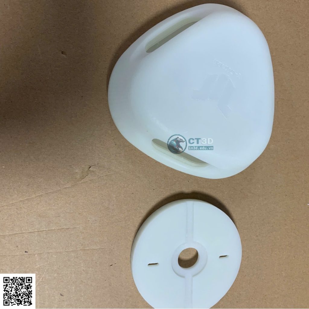 Trong bối cảnh sản xuất hiện đại đòi hỏi tốc độ – độ chính xác – khả năng tùy biến cao, việc chuyển đổi từ bản vẽ 2D, file 3D đến sản phẩm thực tế đang trở thành tiêu chuẩn mới của doanh nghiệp. Với hơn 765 dự án in 3D theo yêu cầu đã triển khai thành công, CT3D Group không chỉ đơn thuần là đơn vị gia công mà còn là đối tác kỹ thuật toàn diện, đồng hành từ ý tưởng ban đầu đến sản phẩm hoàn thiện. Dù là dựng lại từ bản vẽ kỹ thuật, tối ưu file 3D hay phát triển concept hoàn toàn mới, mỗi dự án đều được xử lý bằng hệ thống công nghệ in 3D công nghiệp tiên tiến, đảm bảo độ chính xác cao, rút ngắn thời gian sản xuất và tối ưu chi phí cho khách hàng. Đây chính là lợi thế cạnh tranh giúp doanh nghiệp tăng tốc R&D và nhanh chóng đưa sản phẩm ra thị trường.